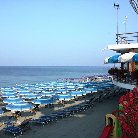 Apartments Arcobaleno Дейва Марина Екстериор снимка